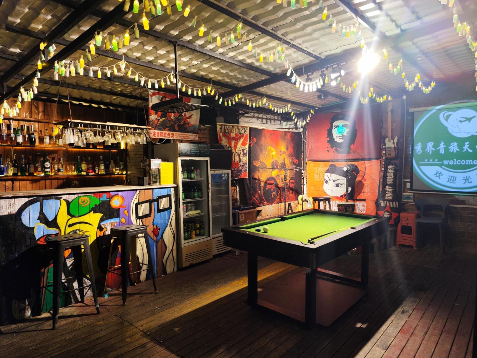 Showbiz Hostel Yangshuo Exteriör bild